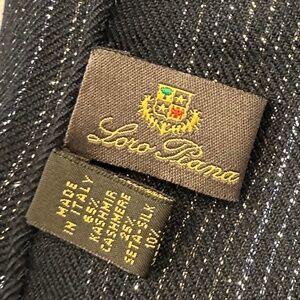 Black and silver lined wrap